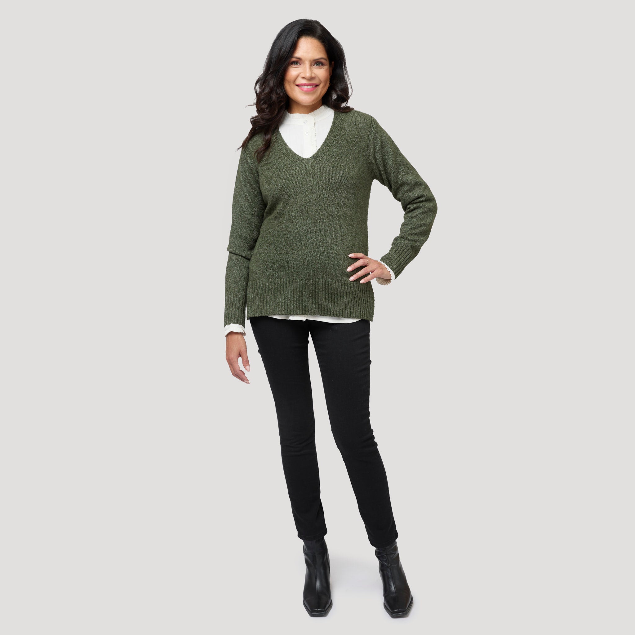 Rufflad blus med grön V-ringad skjorta